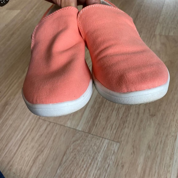 Cute & Comfy Vionic Beach Coral  Slip On Sneakers Womens Size 6.5 - Picture 8 of 10